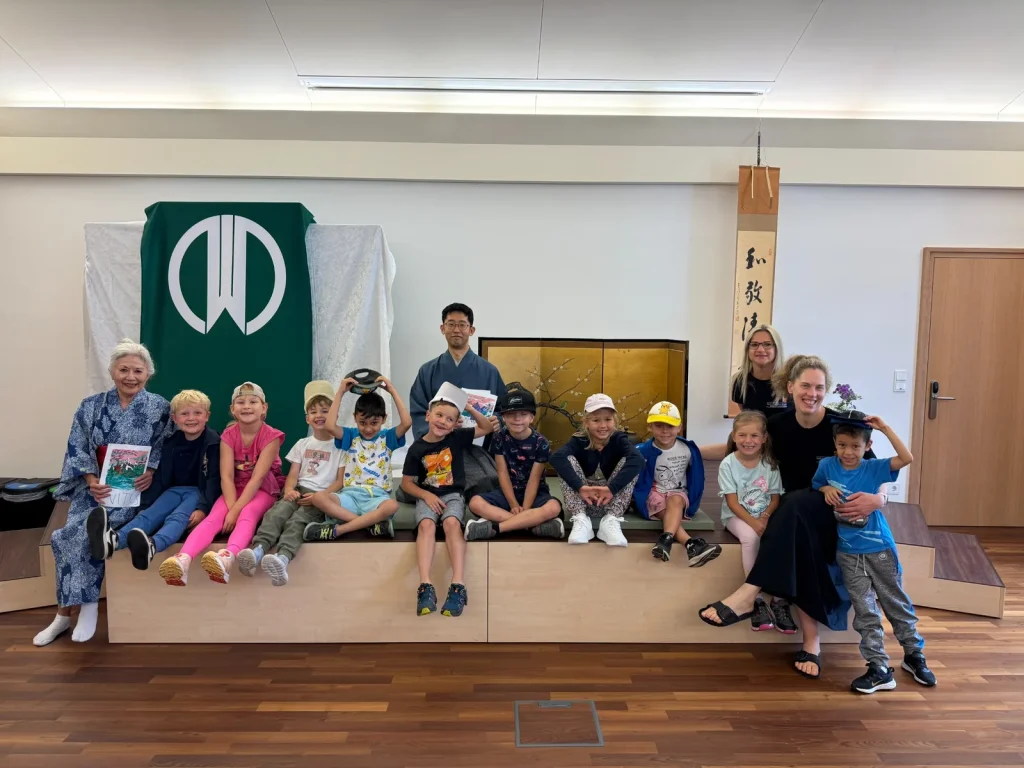 Group photo with children after the Chanoyu session in Kitzbühel.