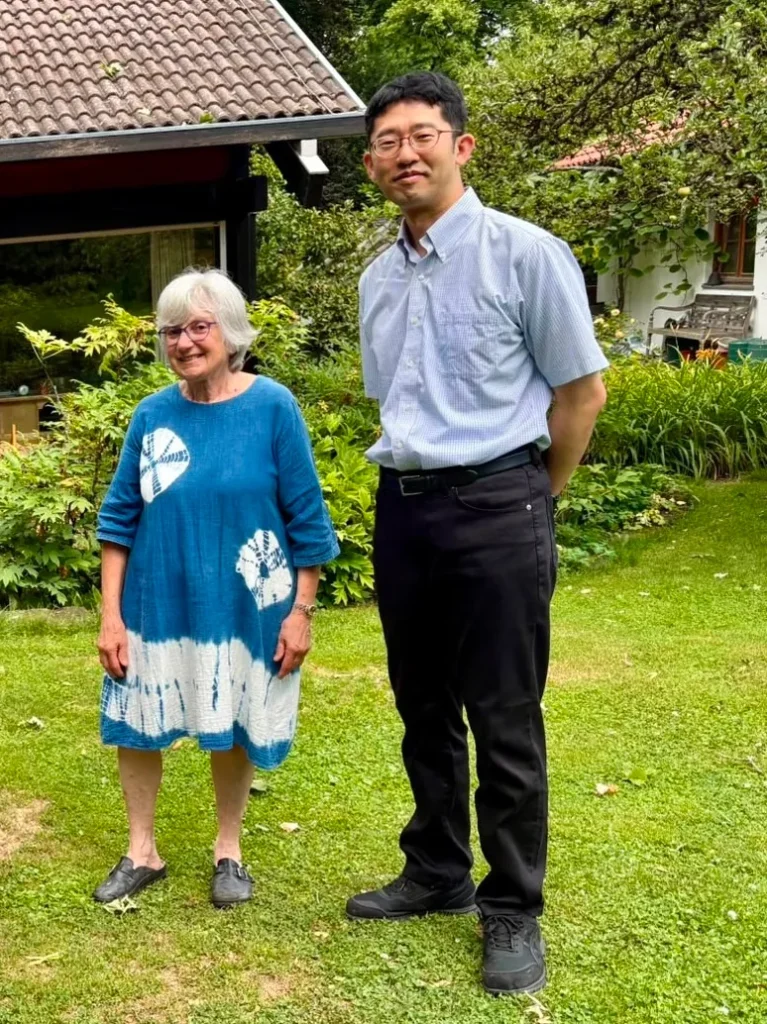 Gudrun Paysen and Minoru Katayama in the garden of her studio in Berg.